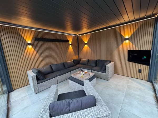 Afbeelding met overdekt, interieurontwerp, muur, bank

Door AI gegenereerde inhoud is mogelijk onjuist.